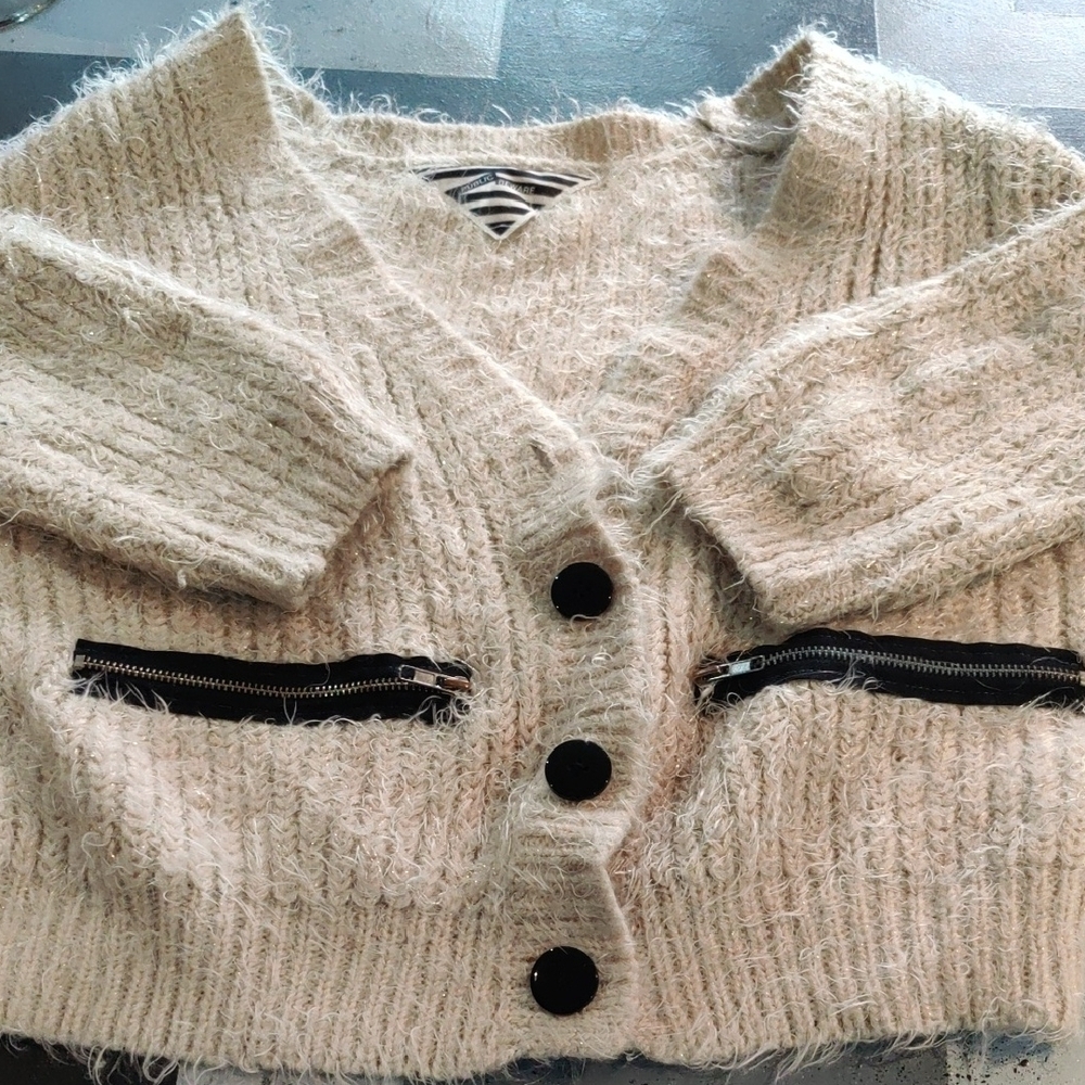Cozy Cream Sweater with Zipper Pockets